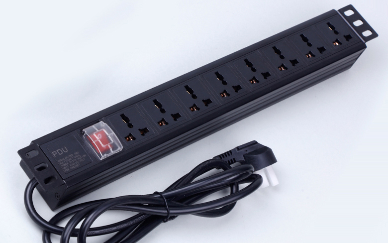 8位萬(wàn)用孔PDU插座 帶燈雙斷開(kāi)關(guān)  10A輸入 2米線