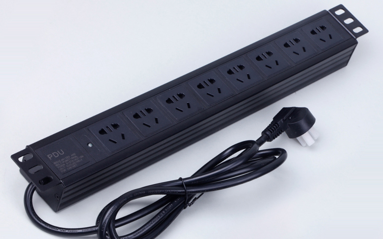 8位新國(guó)標(biāo)5孔帶防護(hù)門(mén)  PDU電源插座  電源指示燈 標(biāo)準(zhǔn)10A 機(jī)柜PDU插座