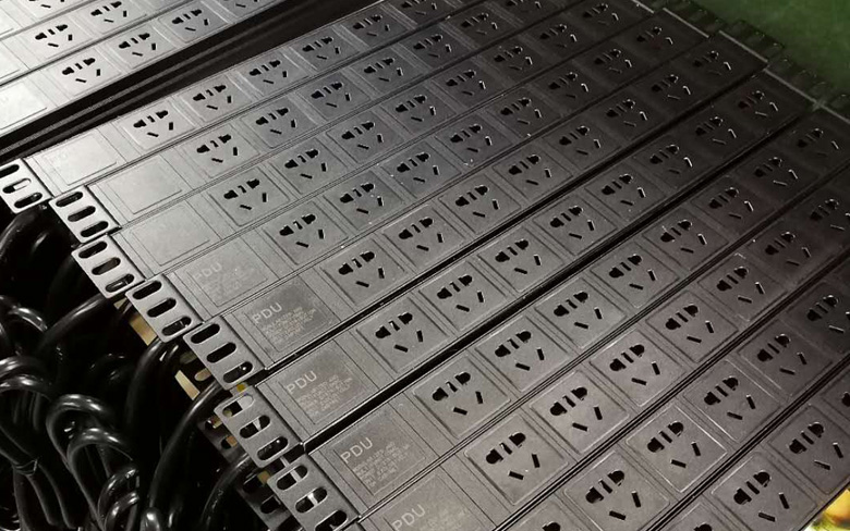 標(biāo)準(zhǔn)PDU插座 1U 8位國(guó)標(biāo)5孔10A輸出 