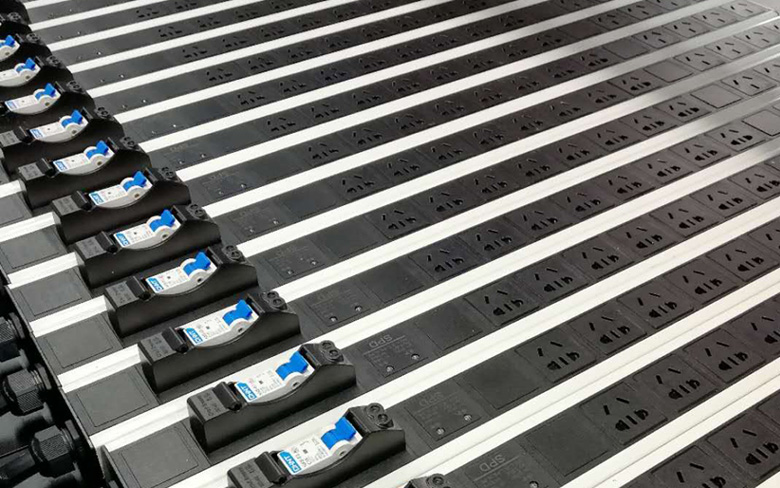 白色PDU插座 8位國(guó)標(biāo)5孔10A 4位國(guó)標(biāo)16A 防雷保護(hù) 1P斷路器