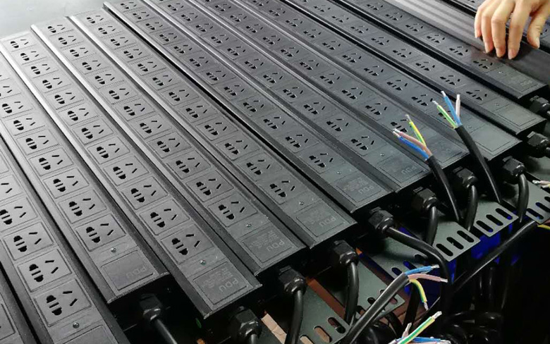 12位PDU插座 國(guó)標(biāo)5孔10A  電源指示 3*6平方線(xiàn)