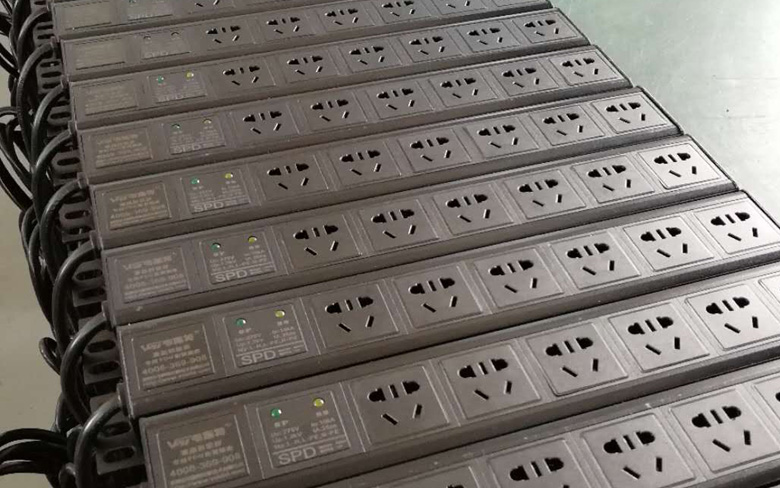 液晶拼接屏PDU插座 專用防雷  6位8位新國(guó)標(biāo)孔