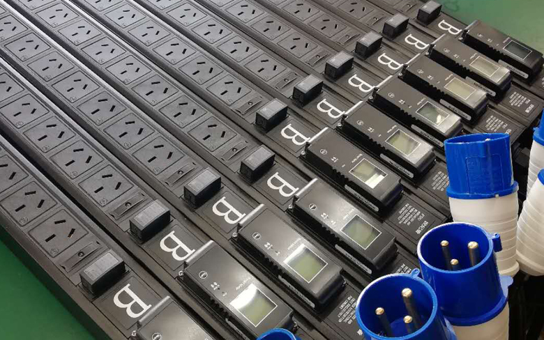 可拔插電壓電流表 防雷器 電源指示燈 20位國(guó)標(biāo)3扁PDU插座